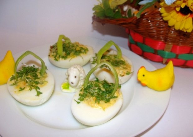 Fotografia przedstawiająca Jajka z rzeżuchą