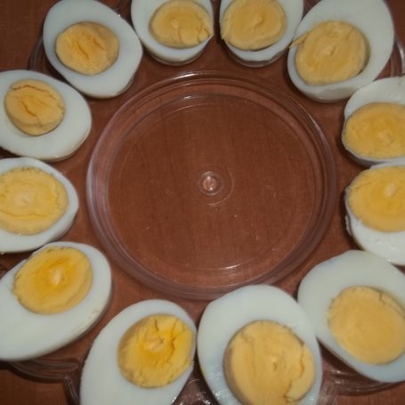 Krok 1 - Jajka z sosem majonezowo - czosnkowym foto