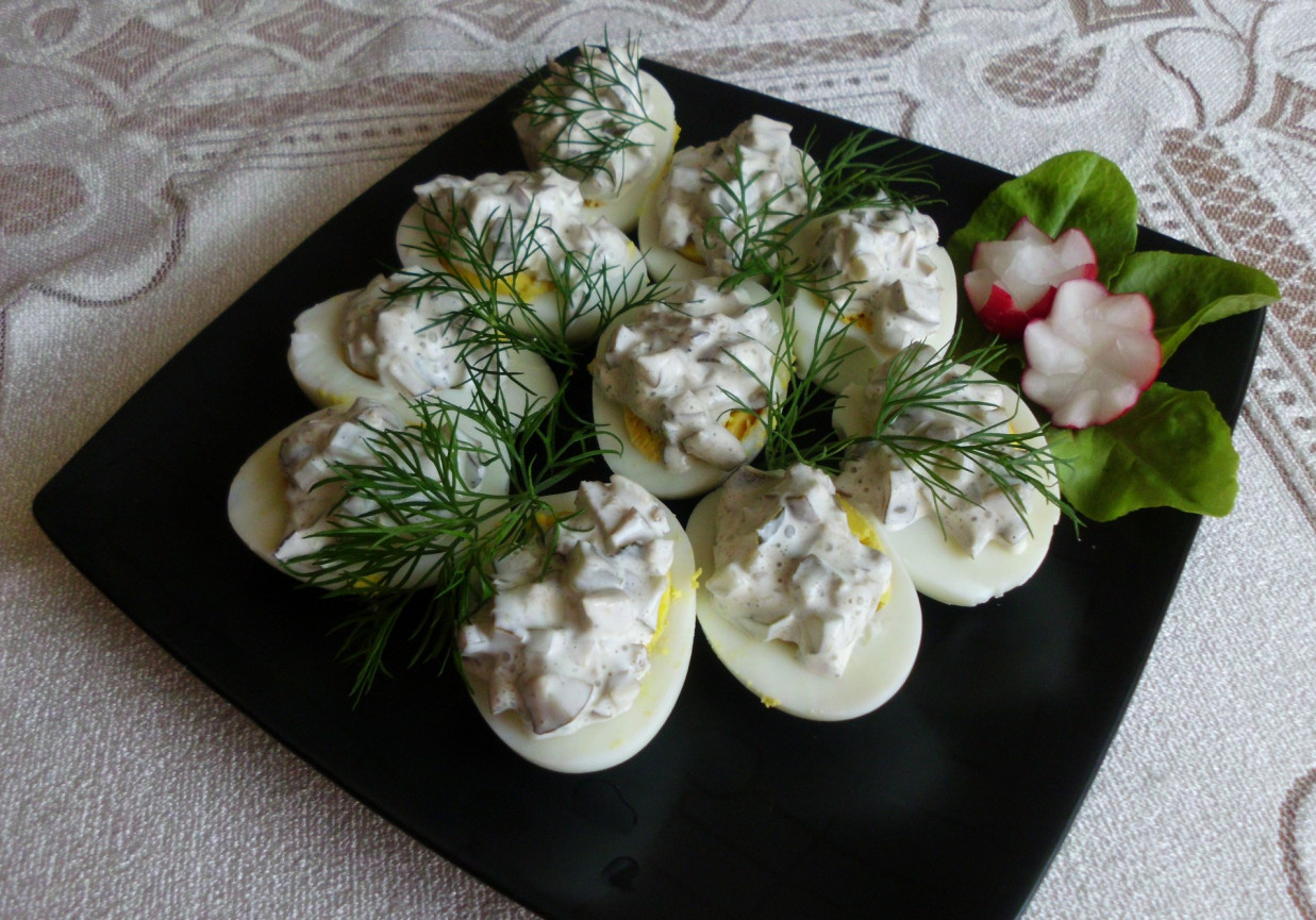 Jajka z sosem tatarskim foto