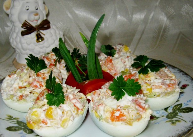 Fotografia przedstawiająca Jajka z tuńczykowym smaczkiem