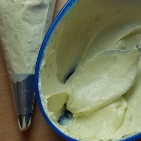 Krok 4 - Jajka z twarogiem i awokado foto