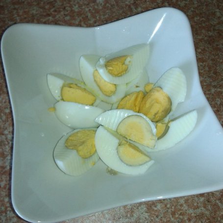 Krok 4 - Jajka z warzywami w sosie koperkowym foto