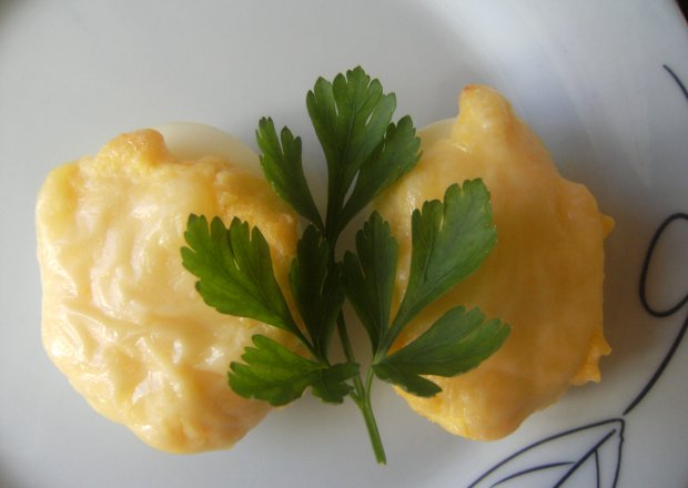 Fotografia przedstawiająca Jajka zapiekana z serem
