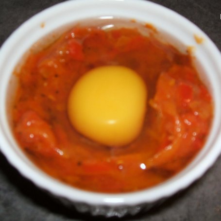 Krok 4 - Jajka zapiekane w pomidorach foto