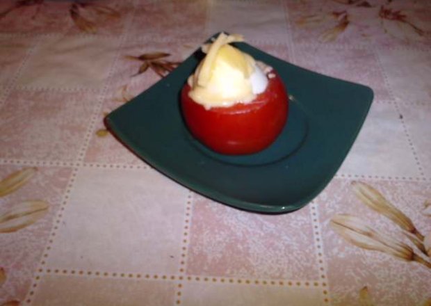 Fotografia przedstawiająca Jajka zapiekane w pomidorach