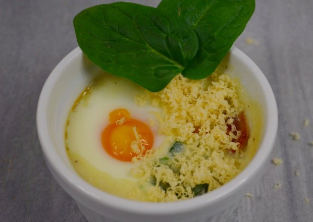 Fotografia przedstawiająca Jajka zapiekane w szpinaku