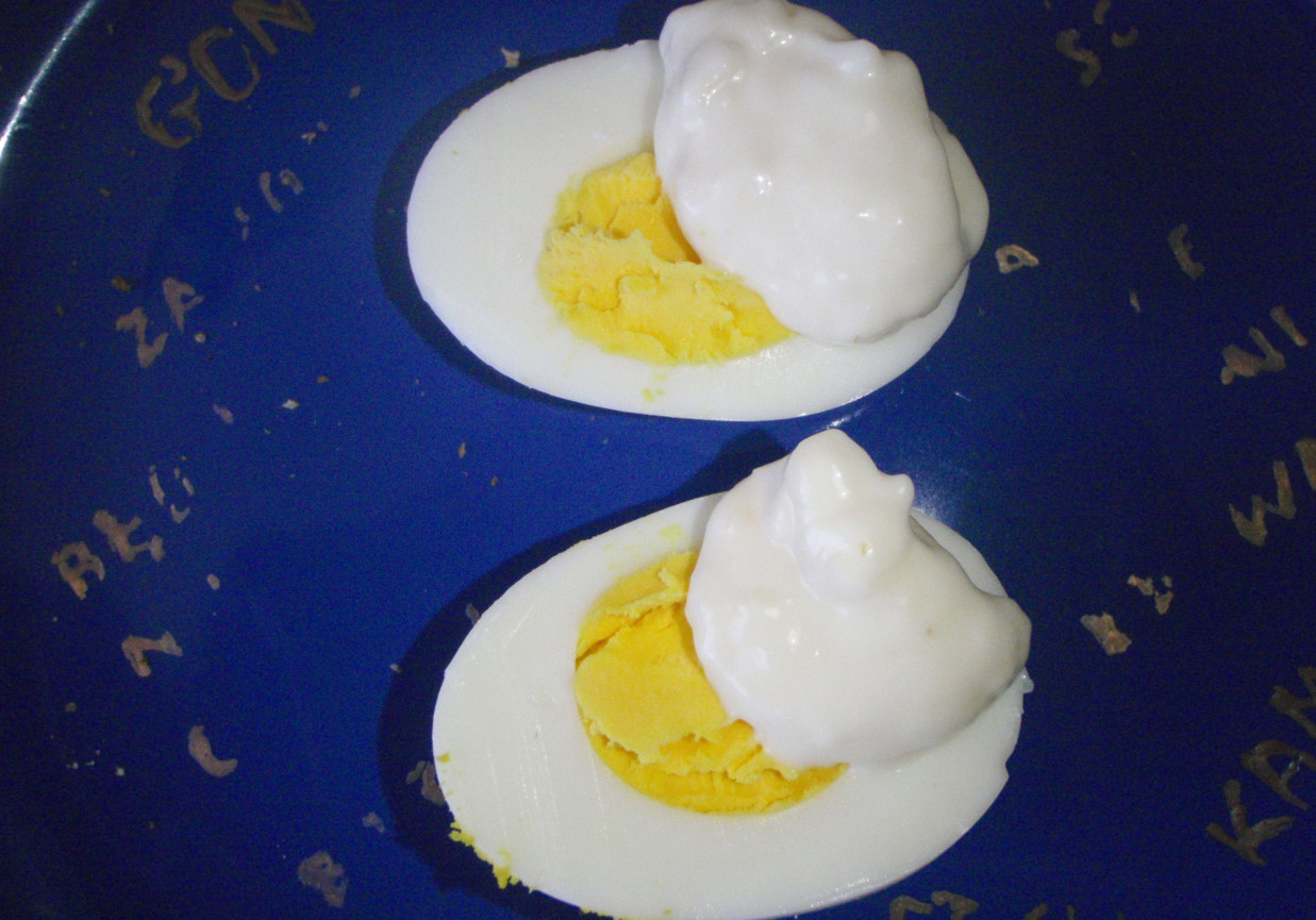 Jajko gotowane z sosem chrzanowym łagodnym foto