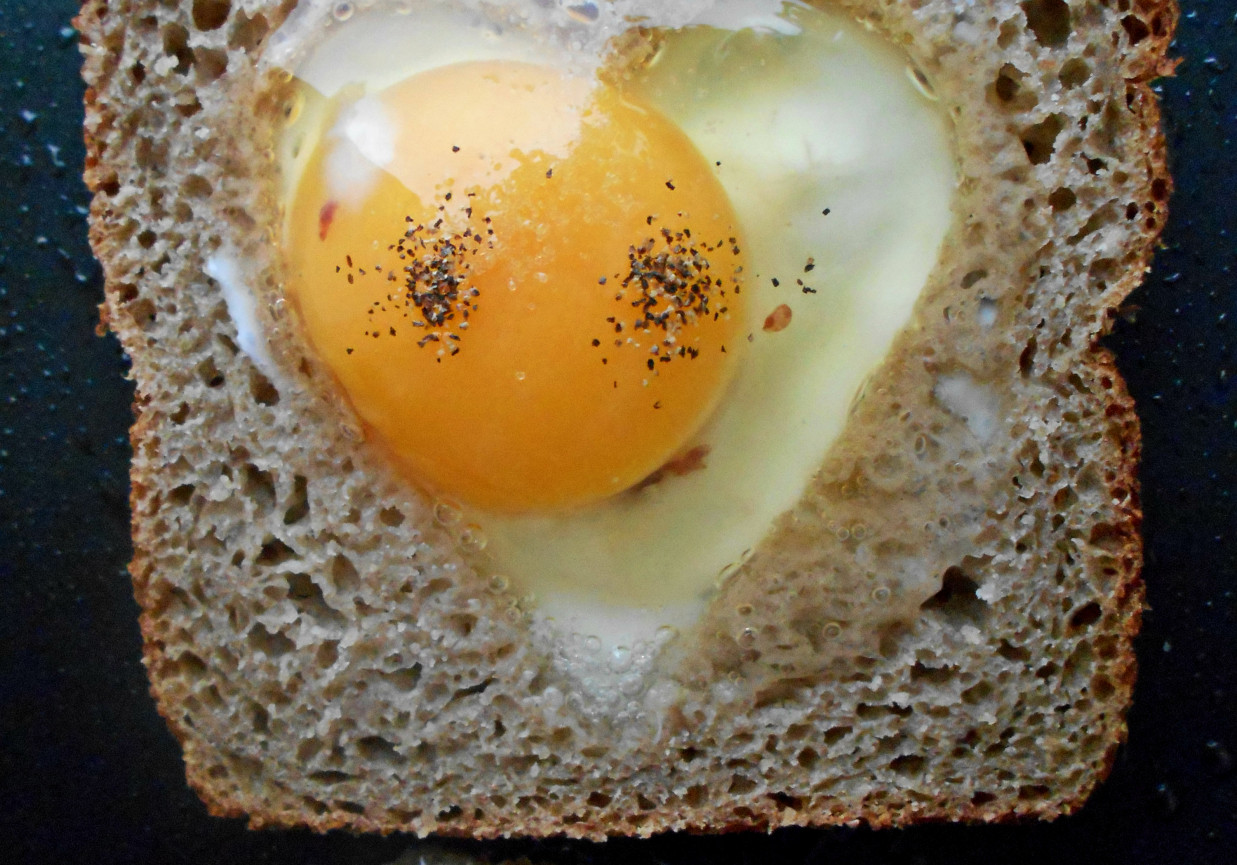 Jajko sadzone w grzance foto