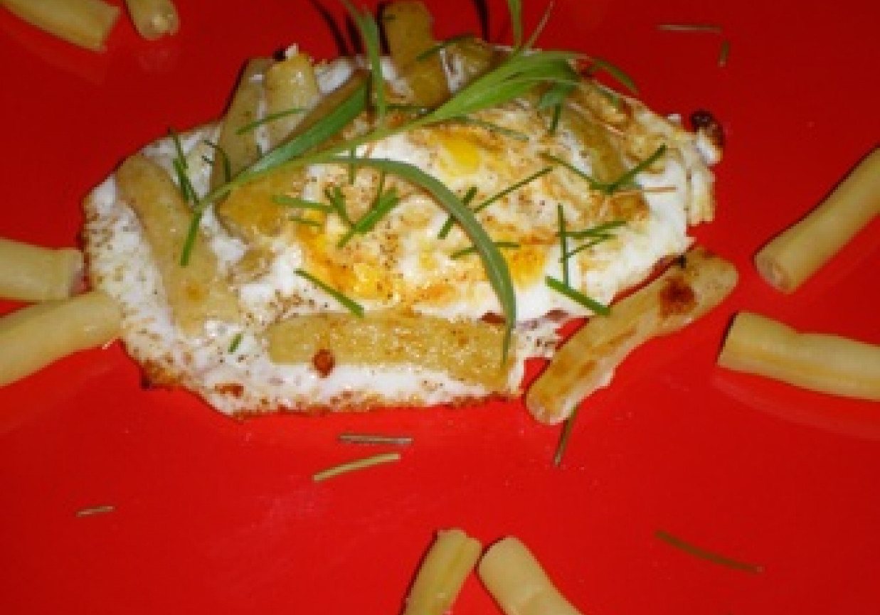 Jajko sadzone z fasolką szparagową foto