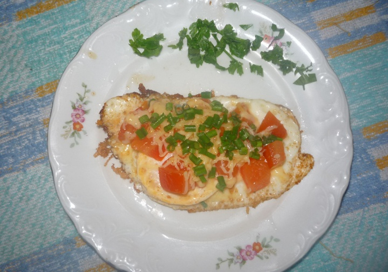 Jajko sadzone z pomidorem foto