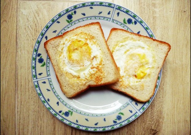 Fotografia przedstawiająca Jajko w chlebku