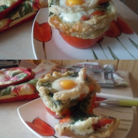 Krok 4 - Jajko w koszulce na koszyczku z papryki otulonej jesiennym płaszczykiem;) foto