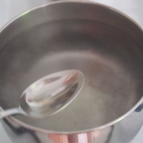 Krok 2 - Jajko w koszulce w towarzystwie kiełków rzodkiewki foto