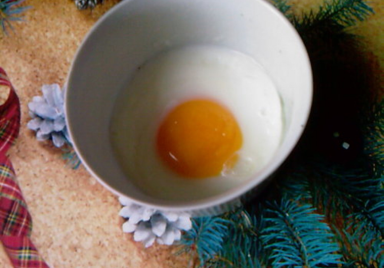 Jajko w koszulce z kuchenki foto