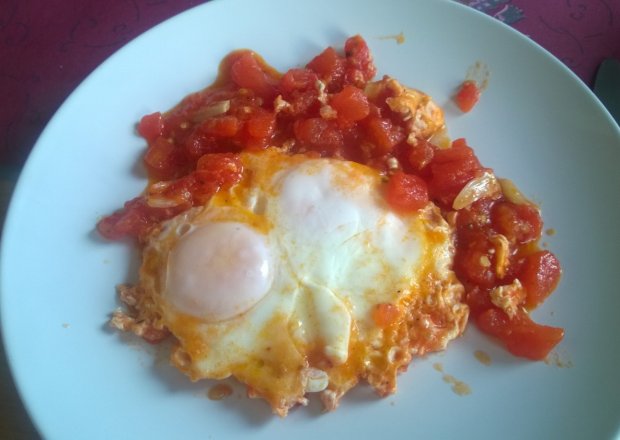 Fotografia przedstawiająca Jajko w pomidorach