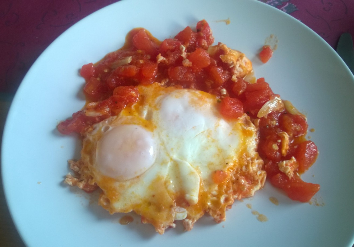Jajko w pomidorach foto