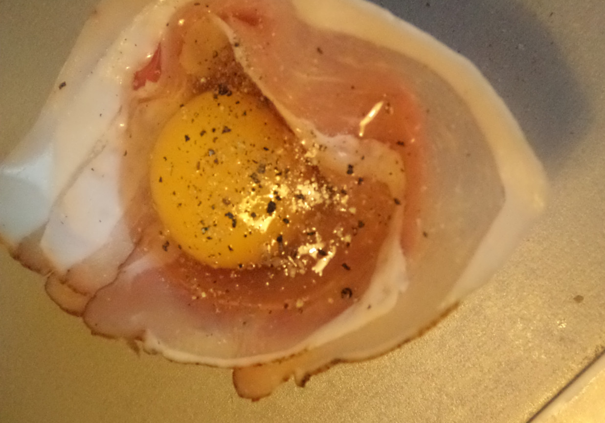 Jajko zapieczone w szynce Schwarzwaldzkiej z kiełkami stir fry :) foto