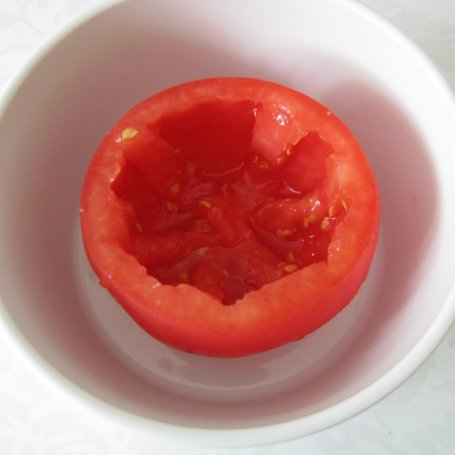 Krok 1 - Jajko zapiekane w pomidorze z grzankami foto