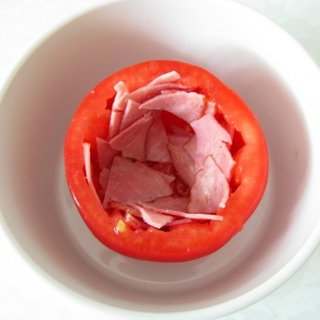 Krok 2 - Jajko zapiekane w pomidorze z grzankami foto