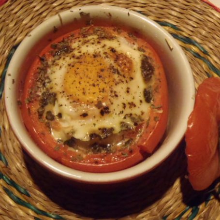Krok 3 - Jajko zapiekane w pomidorze foto