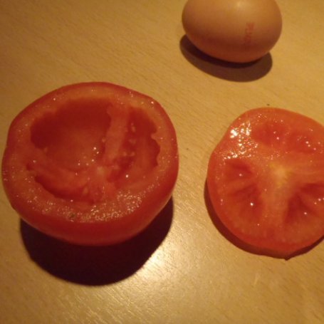 Krok 1 - Jajko zapiekane w pomidorze foto