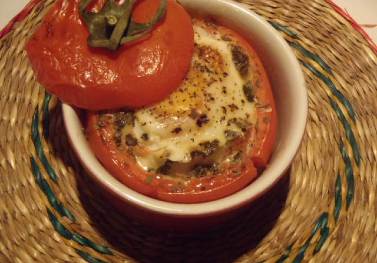 Jajko zapiekane w pomidorze foto
