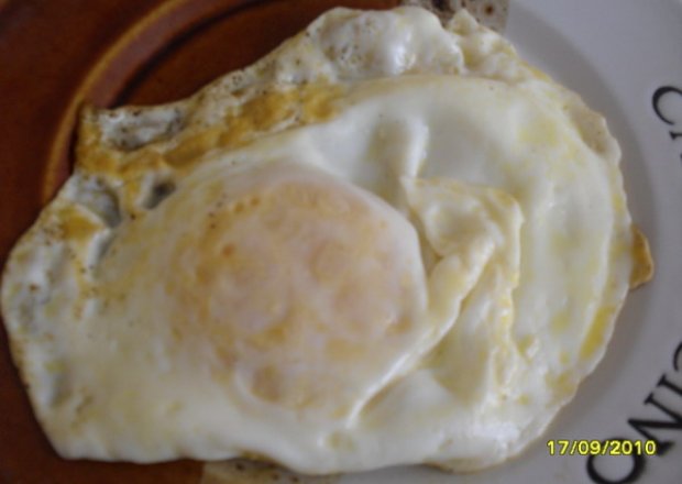 Fotografia przedstawiająca jajo sadzone na piątek