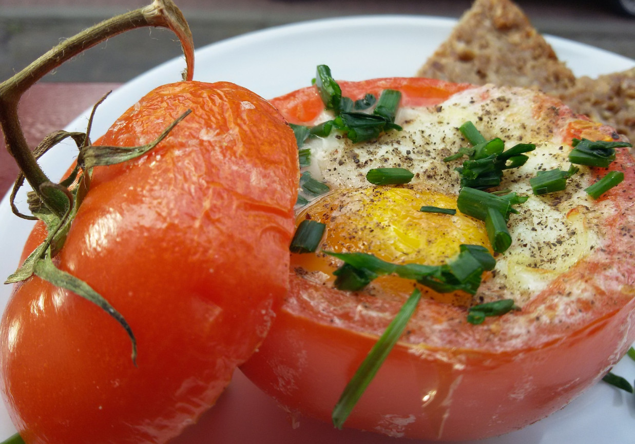 Jajo w pomidorze foto