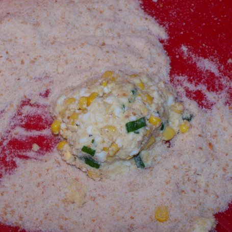 Krok 4 - Jajo z kukurydzą, czyli piątkowe kotlety foto