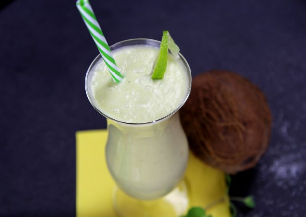 Jak poradzić sobie z ananasem? + Przepis na ananasowe smoothie. Obejrzyj wideo! foto