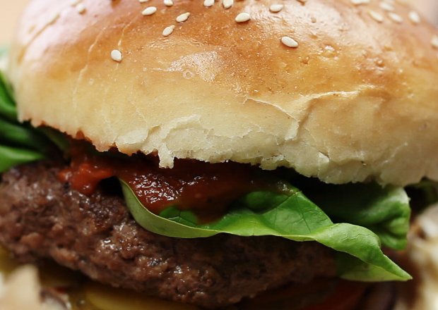 Jak przygotować bułki do burgerów? + Przepis na burgery. Obejrzyj wideo! foto