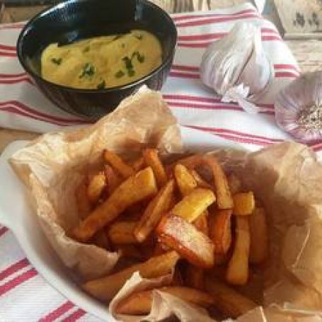 Jak przygotować domowe frytki z sosem curry? foto