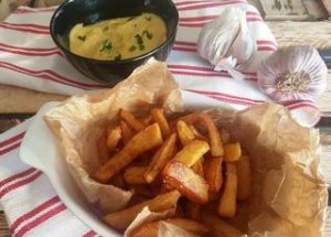 Jak przygotować domowe frytki z sosem curry? foto