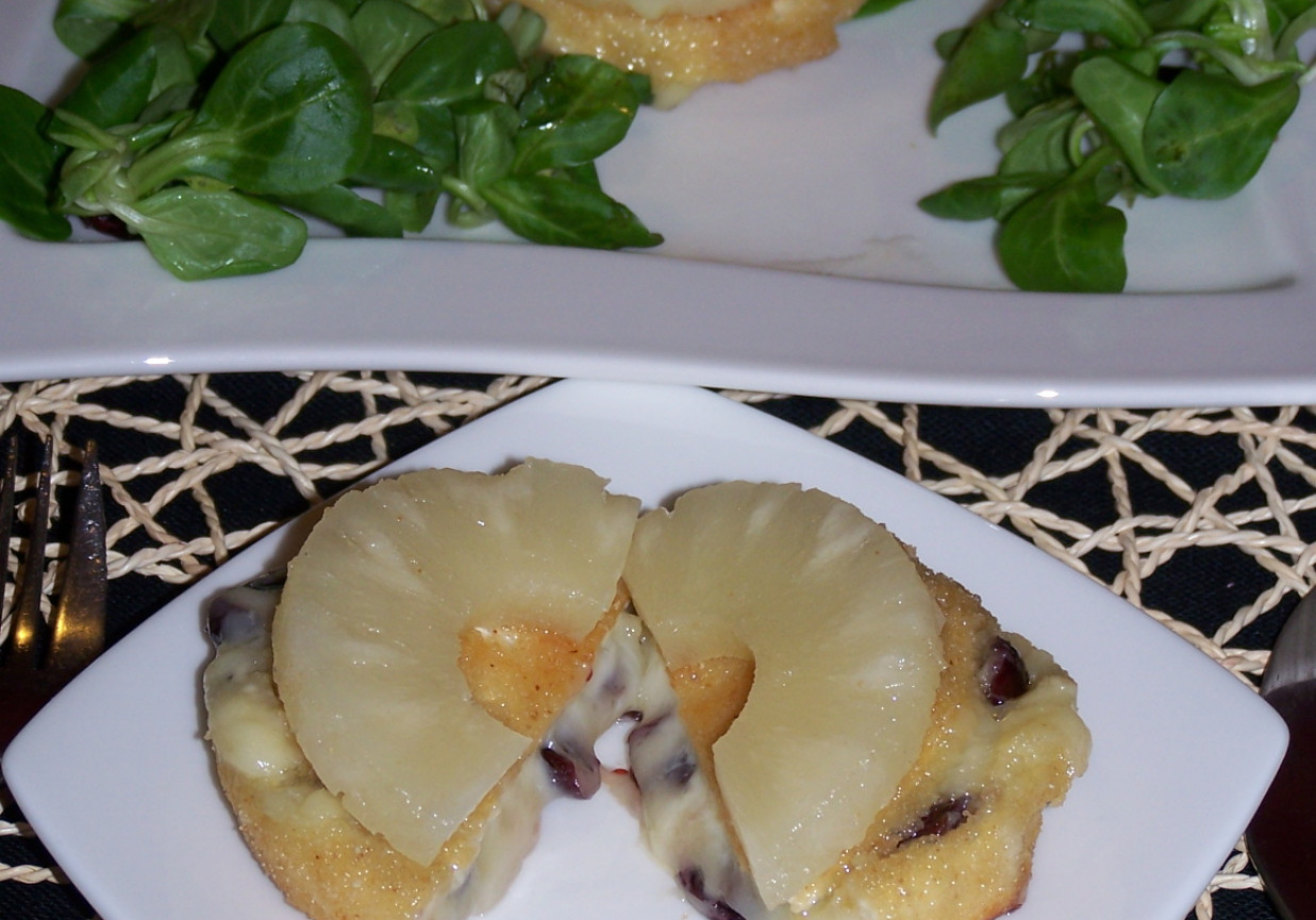 Jak sprawić mężowi przyjemność, czyli camembert z żurawiną i ananasem :) foto