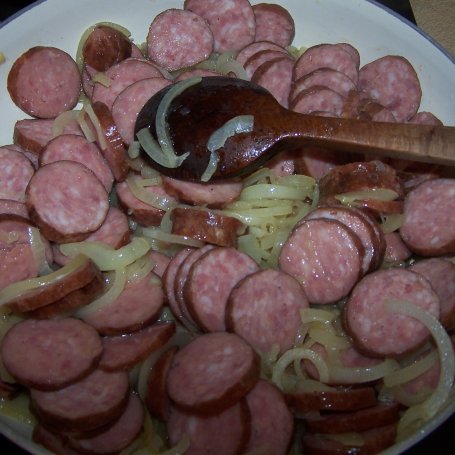 Krok 2 - Jak wykorzystać nadmiar kiełbasy, czyli zapiekanka ziemniaczano-kiełbasiana :) foto