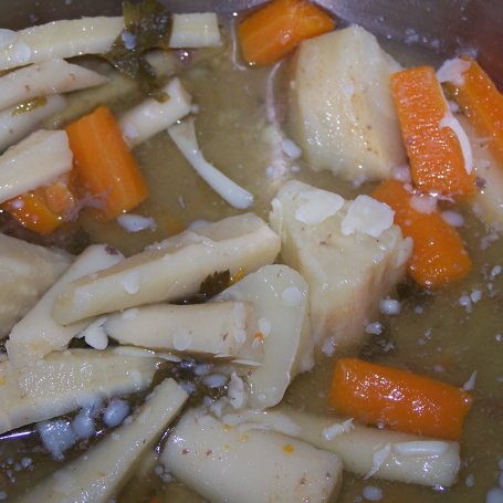 Krok 1 - Jak wykorzystać pozostałości po rosole, czyli krem brokułowo-cukiniowy :) foto