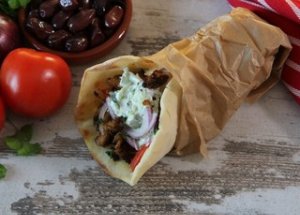 Jak zrobić gyros z kurczaka w chlebku pita? foto