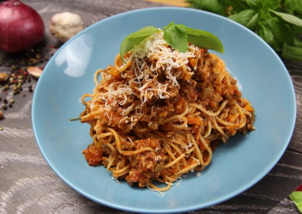 Fotografia przedstawiająca Jak zrobić spaghetti bolognese?