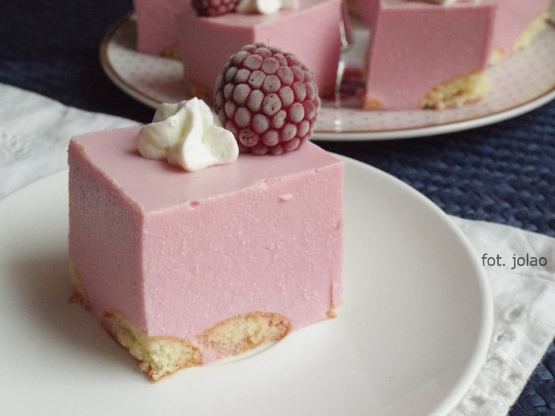 Malinowy sernik na zimno - medium