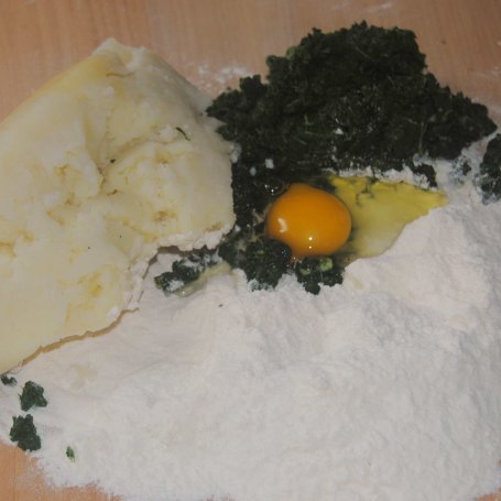 Krok 2 - Jarmużowe kopytka foto