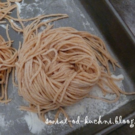Krok 9 - Jarmużowe pesto z orkiszowym spaghetti foto
