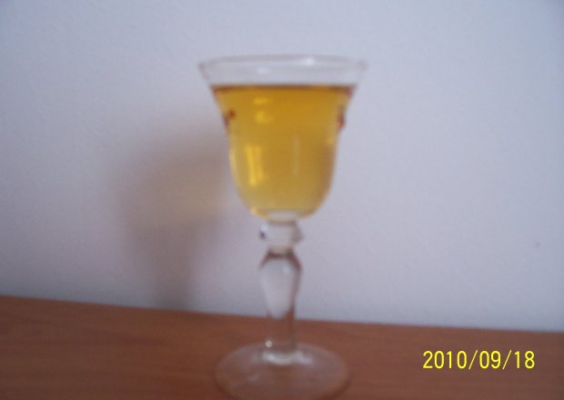 Fotografia przedstawiająca jarzębiak z cytryną