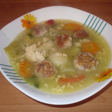 Krok 7 - jarzynowa z klopsikami foto