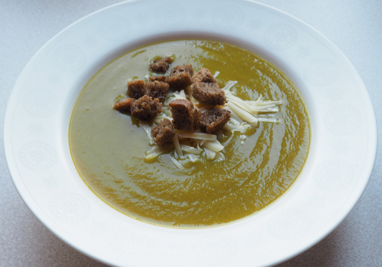 Jarzynowa zupa krem z curry  foto