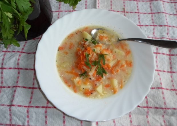 Fotografia przedstawiająca Jarzynowa zupa z ryżem
