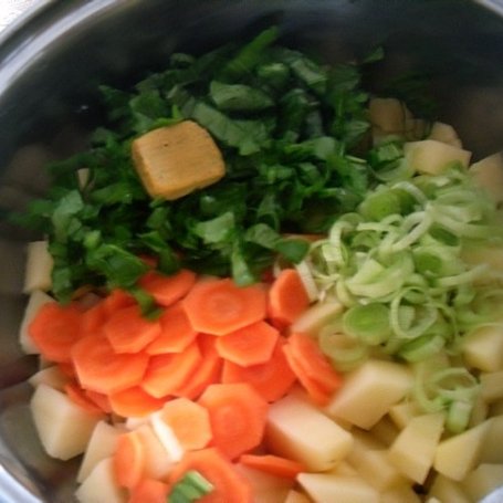 Krok 2 - Jarzynowa zupa ze szczawiem foto