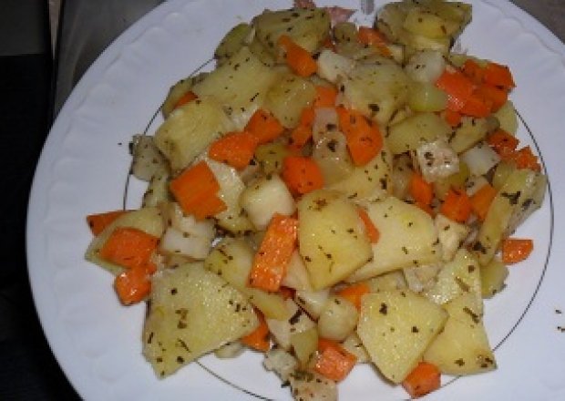 Fotografia przedstawiająca Jarzyny z ziemniakami z parowaru