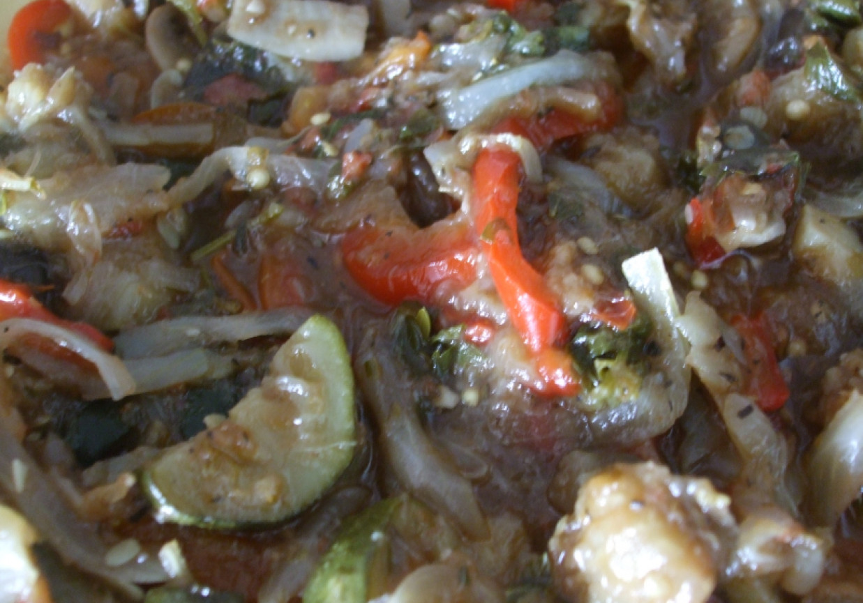 jednogarnkowa potrawa warzywna foto