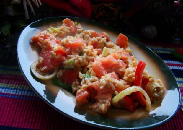 Fotografia przedstawiająca Jejecznica z ryżem i pomidorami