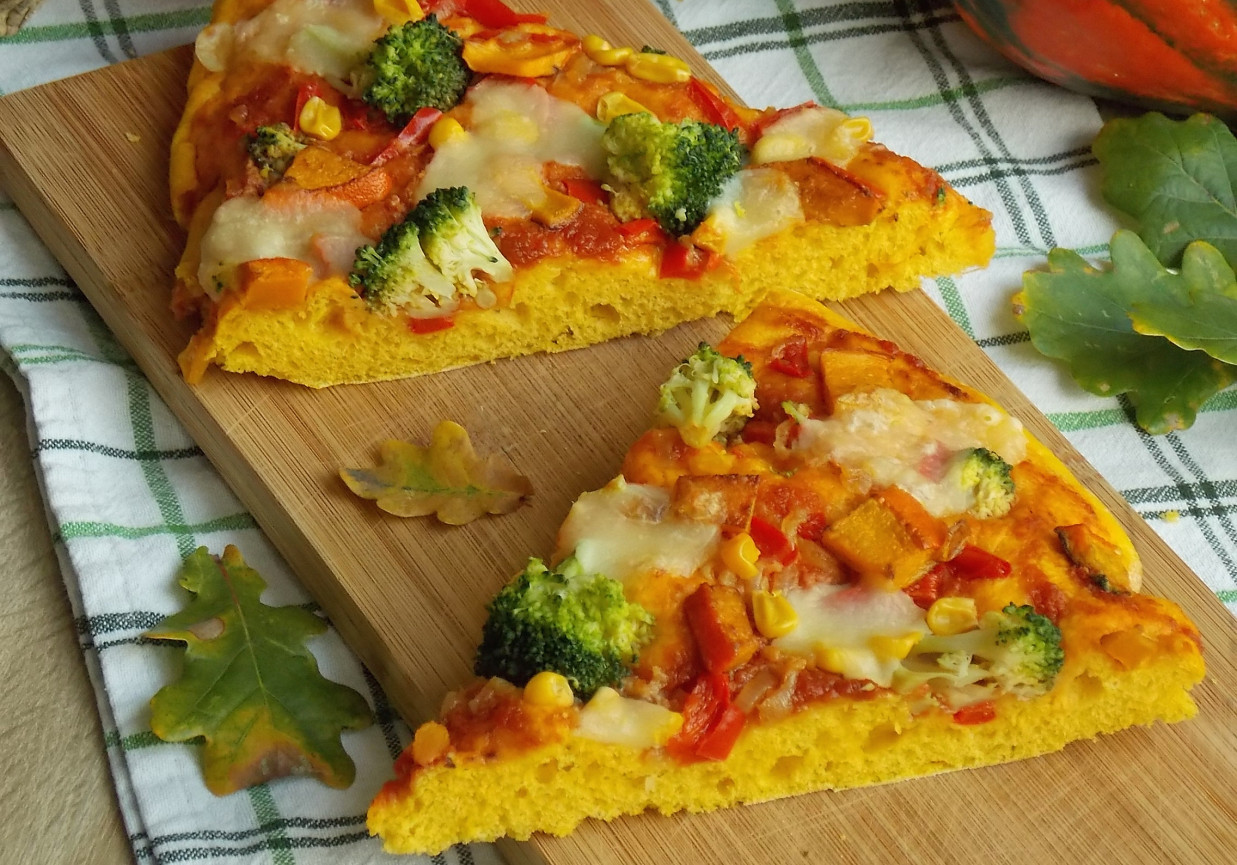 Jesienna pizza z dynią foto